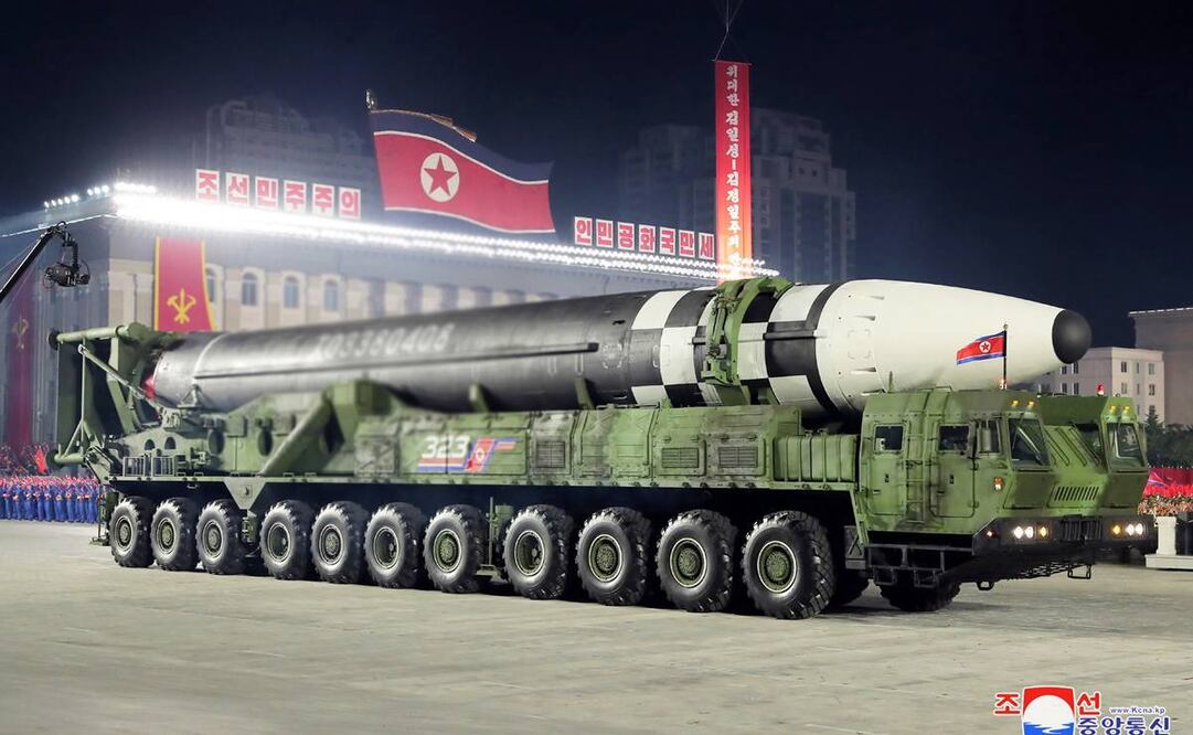 Misil que Corea del Norte mostró en desfile militar en 2020. FOTO: Archivo/EFE