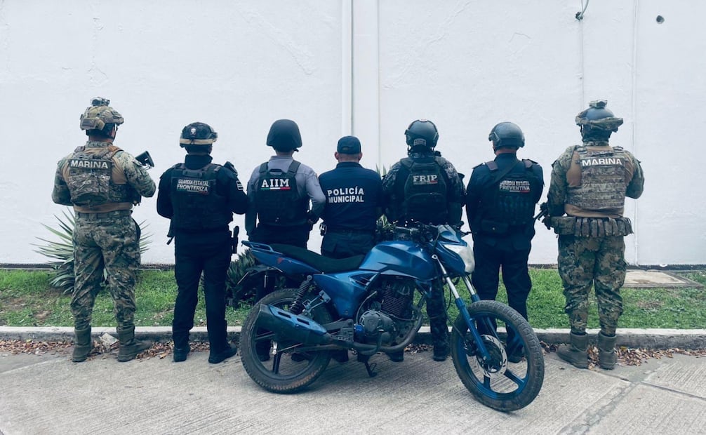 Detienen a presunto miembro del Cártel Chiapas y Guatemala en Tapachula; portaba arma y marihuana.
Foto: Especial.