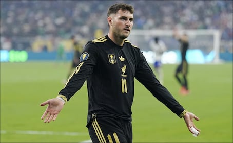 Santiago Giménez no podrá ser convocado por Javier Aguirre para la Selección Mexicana