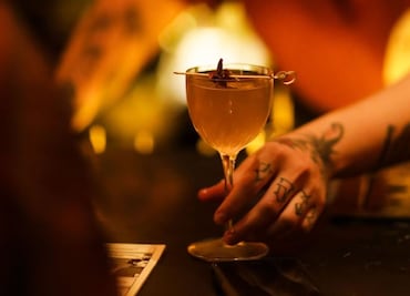 Brujas: el bar oculto debajo de un edificio hechizado