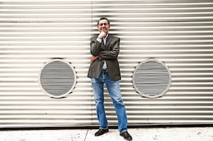 Entre la política y el ideal: la sirena y el jubilado de Élmer Mendoza  