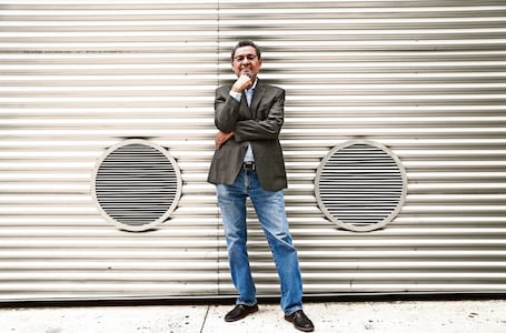 Entre la política y el ideal: la sirena y el jubilado de Élmer Mendoza  