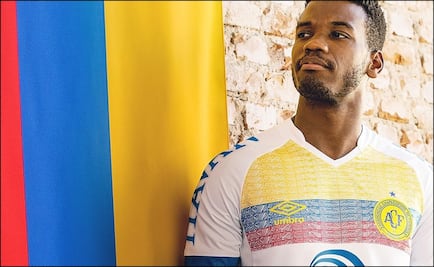 Chapecoense lanza camiseta en homenaje a Colombia