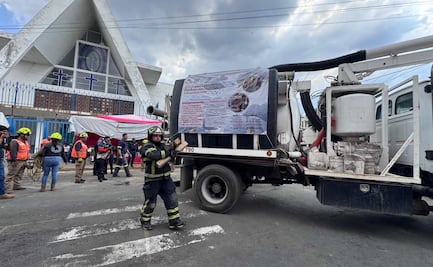 Dos camiones vactor caen en socavones en Ramos Millán; alcaldía Iztacalco atribuye daños a colapso del drenaje