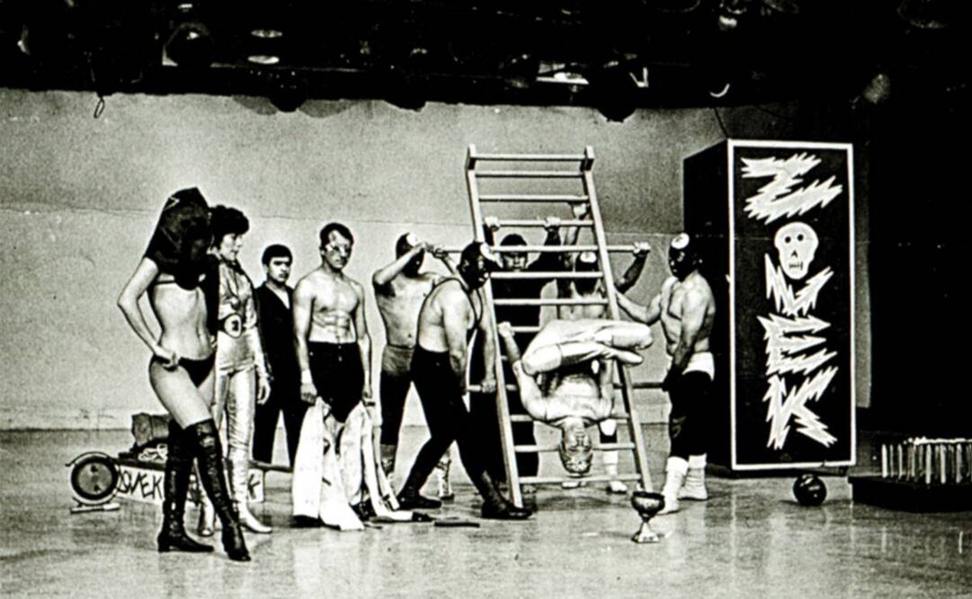 Ante los halagos que le hacían medios como prensa y TV, Zovek señalaba “No me podía conformar con ser un mago en función dominical”. Imagen: Libro "Tiempo aire - Momentos de la Radio y Televisión Mexicana 1937 -2010".