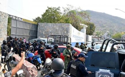 Vinculan a proceso a 20 policías municipales de Zihuatanejo, Guerrero