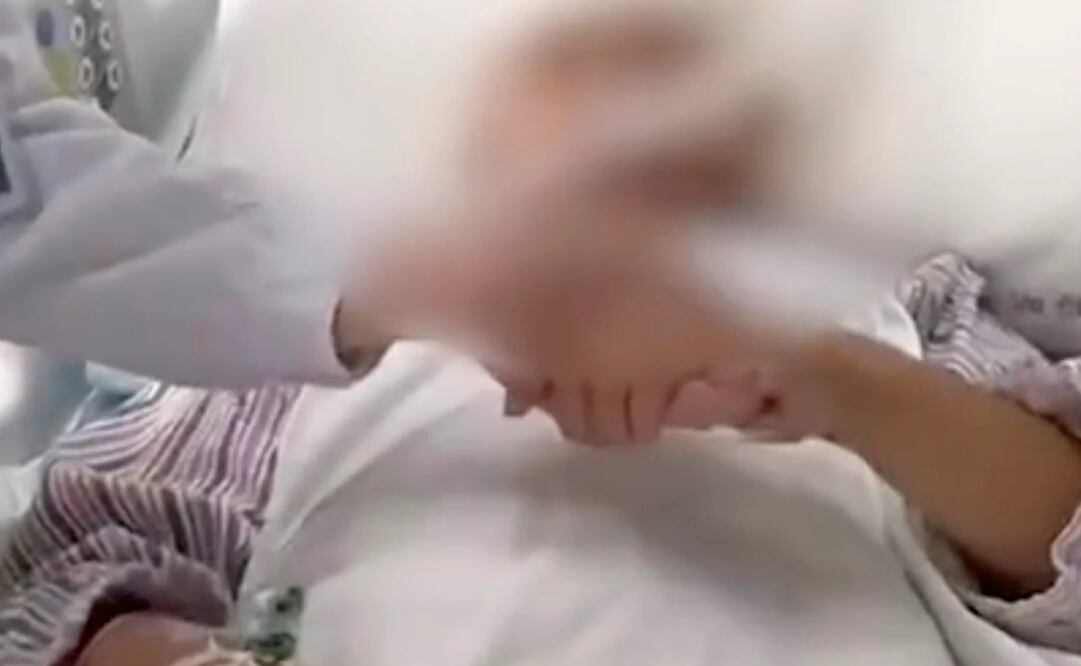 Un médico de la escuela le dijo a la niña que necesitaba puntos después del presunto ataque, pero las pruebas hospitalarias posteriores mostraron que su cráneo estaba destrozado con fragmentos de hueso alojados en su cabeza. Foto de Weibo. South China Morning Post