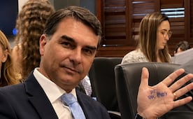 Partido de Lula denuncia a Flávio Bolsonaro ante la justicia electoral; acusa campaña de desinformación sobre las urnas electrónicas