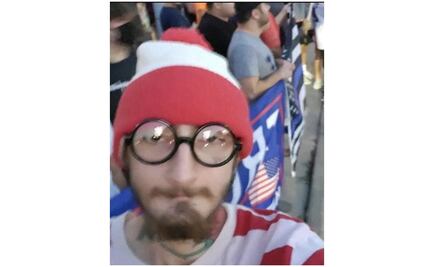 Rapero detenido por el tiroteo en desfile del 4 de julio participó en la toma del Capitolio