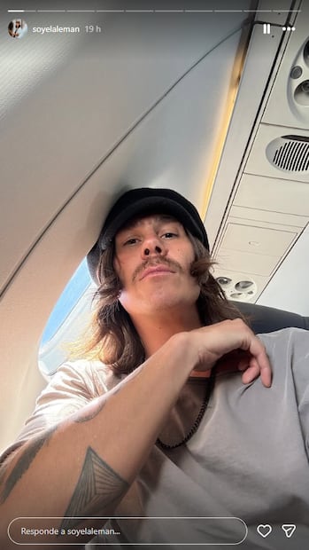 Álvaro Contreras Korenyi, guitarrista de la banda de rock Beta, rumbo a Coatzacoalcos, Verecruz, junto con Molotov.
Foto: Instagram, vía @soyelaleman