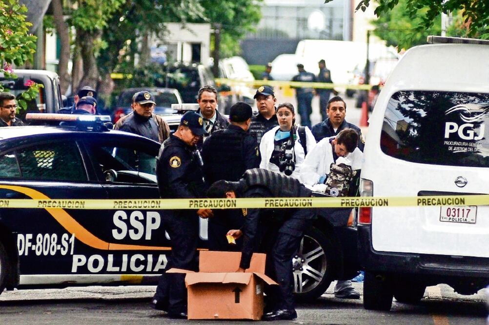 dos calles de la casa del jefe de gobierno capitalino fue encontrado el cuerpo sin vida de una joven de aproximadamente 20 años (ARMANDO MONRROY. CUARTOSCURO)