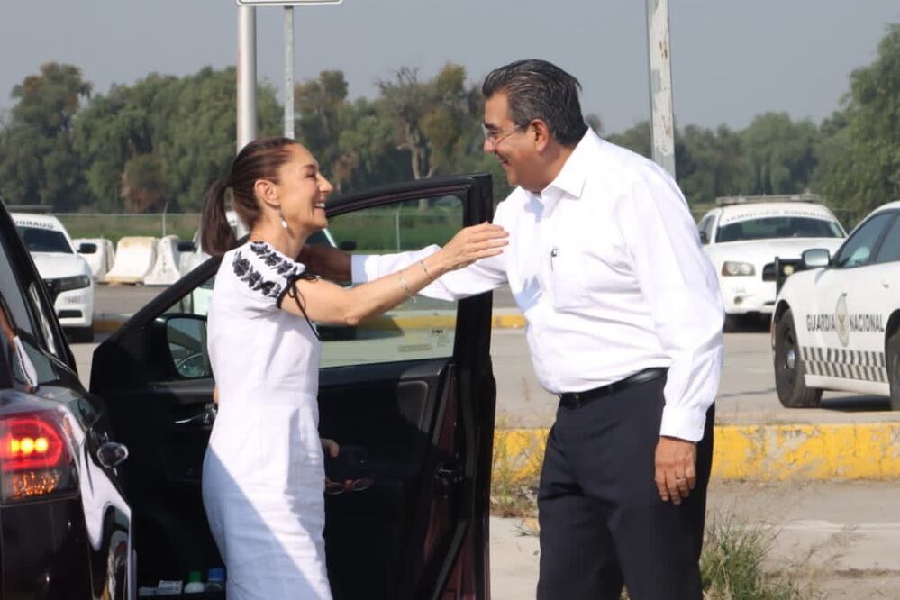 Sheinbaum se reúne con Sergio Salomón de gira por Puebla