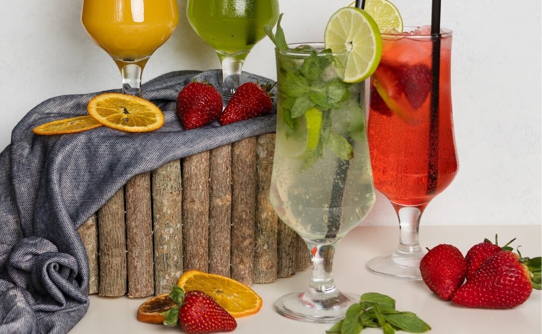 Endulzar el agua de frutas puede ser positivo. Imagen: Unsplash