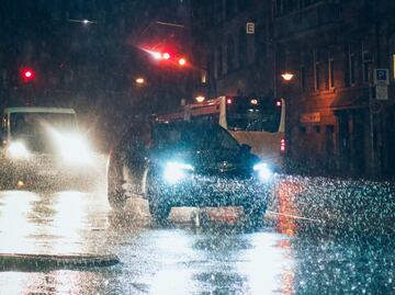 Cómo frenar correctamente cuando está lloviendo