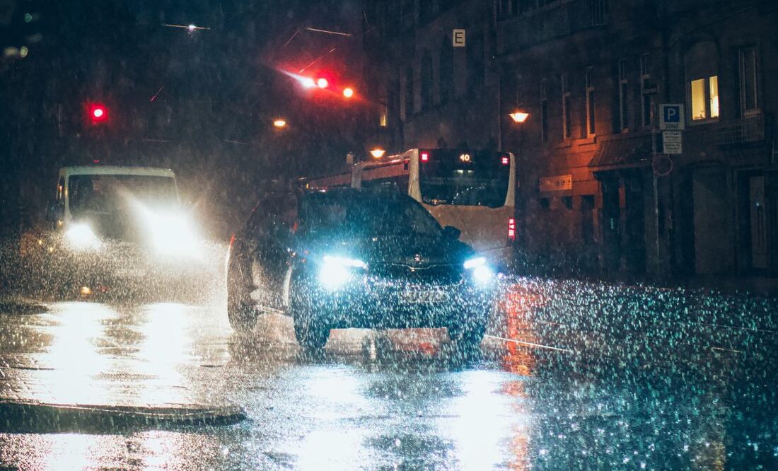 En época de lluvias hay que tener mayor precaución al manejar. Imagen: Unsplash