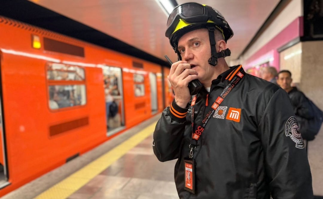 Adrián Rubalcava y más de 2 mil trabajadores del metro participan en simulacro; detienen circulación de 249 trenes.
Foto: Especial.