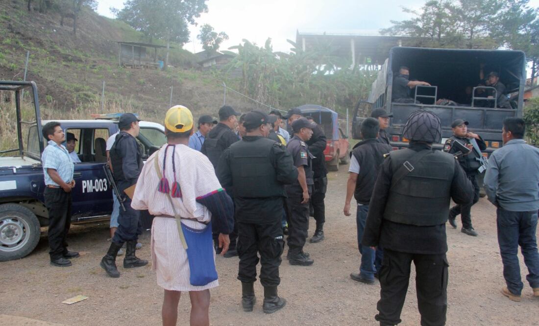 Autoridades municipales y representantes de nueve parajes analizan el retorno de algunos de los 5 mil tzotziles desplazados por el conflicto (MARÍA DE JESÚS PETERS. EL UNIVERSAL)