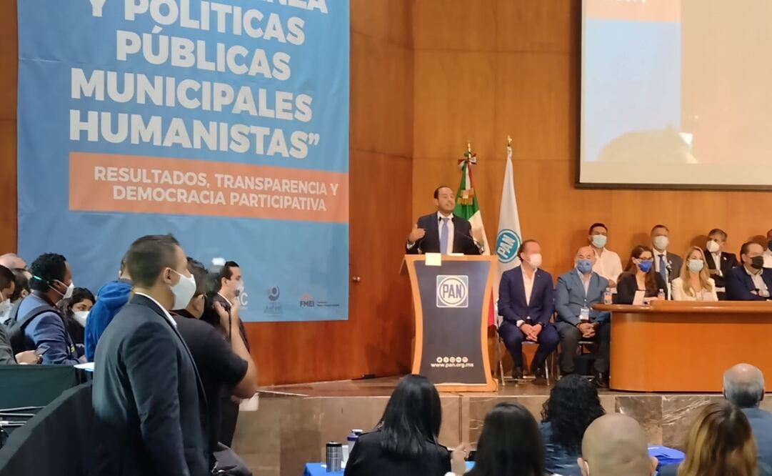 El dirigente nacional del PAN pidió a los alcaldes electos gobernar con honestidad, eficacia y eficiencia. Foto: Especial