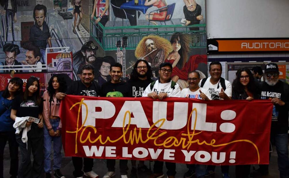 Exposición de The Beatles en el metro Auditorio. Foto: Especial