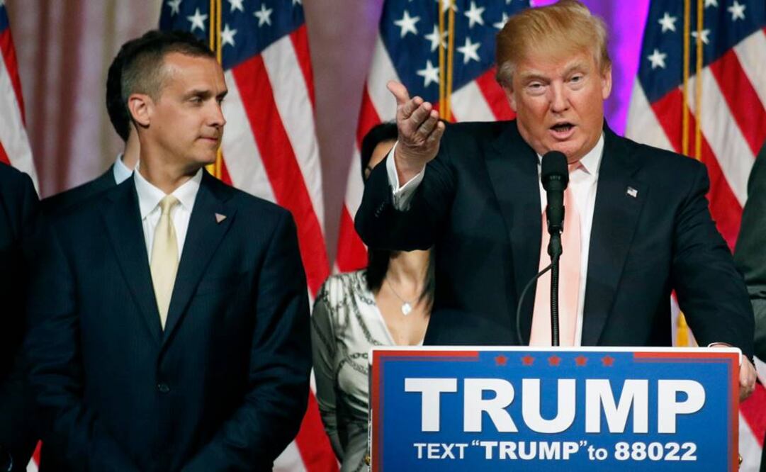 Corey Lewandowski (izq.) fue acusado de causar moretones en el brazo a Michelle Campos (Foto: Reuters)
