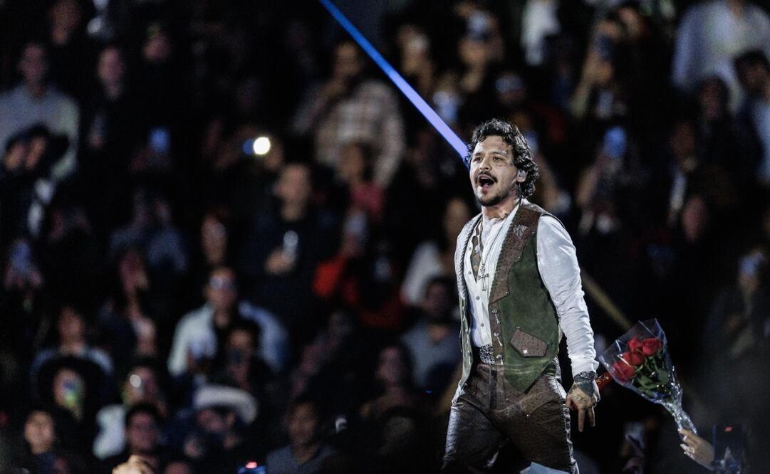Esta noche el público de la plaza de toros vibró con los clásicos del cantante de regional mexicano Cristian Nodal
Fotos: de Yaretzy M. Osnaya EL UNIVERSAL