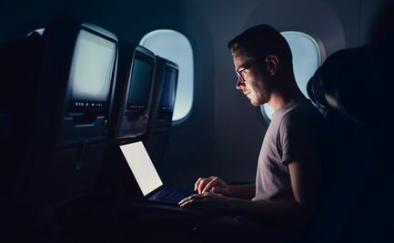 En un avión, ¿por qué se bajan las luces para despegar y aterrizar?