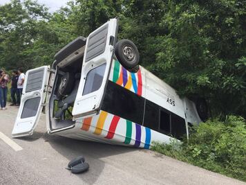 Vehículo de la Secretaría de Salud se accidenta en Yucatán