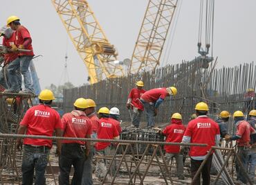 Acciones de ICA caen más de 16%