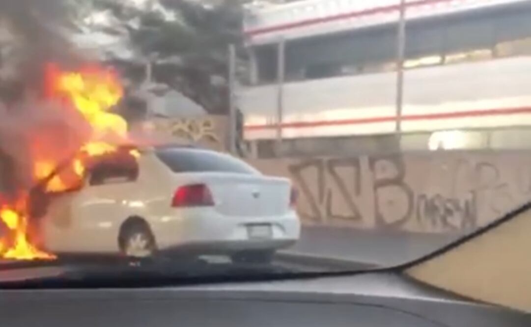 Automovilistas captaron videos del incendio y alertaron a otros automovilistas, para que tomaran vías alternas  Foto: Tomada de video 