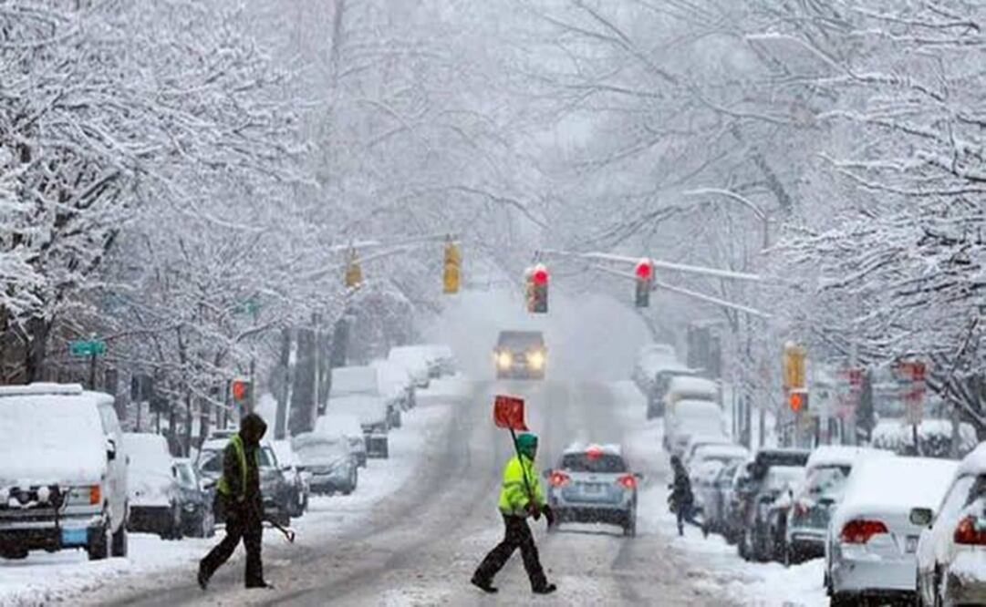 Yvette Romero, quien vive con sus tres hijos y su esposo en Carolina del Norte, dice que se prepararon para el “ciclón bomba” igual que para un huracán, aunque cree que las bajas temperaturas son aún más peligrosas. (CORTESÍA DE YVETTE ROMERO)