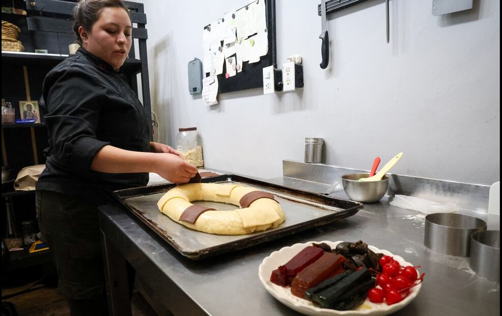 Elaboración de Rosca de Reyes. Foto: Luis Camacho/EL UNIVERSAL