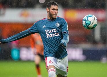 Entrenador del Feyenoord lanza un duro mensaje sobre Santiago Giménez: "No siempre es bueno en los primeros minutos"