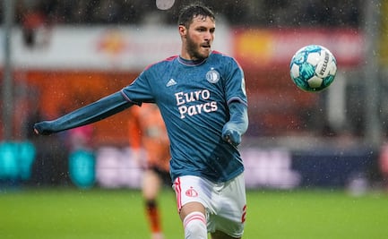 Entrenador del Feyenoord lanza un duro mensaje sobre Santiago Giménez: "No siempre es bueno en los primeros minutos"