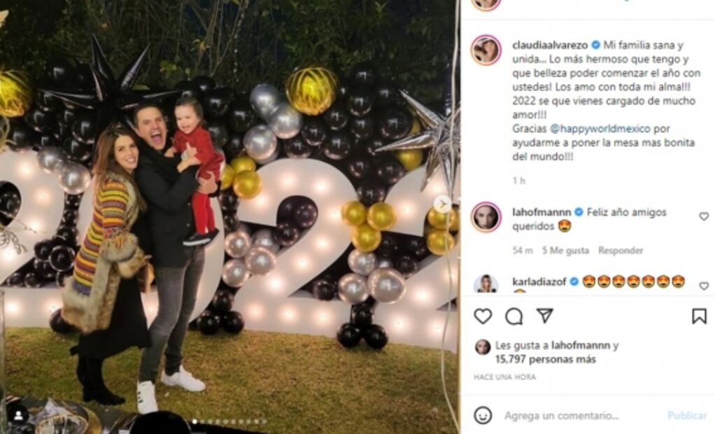 Belinda y Nodal en Colombia, y otros famosos que recibieron el 2022