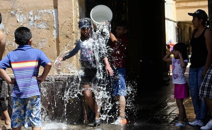 Multas de hasta 10 mil pesos y 36 horas de arresto por desperdiciar agua en Sábado de Gloria en Naucalpan