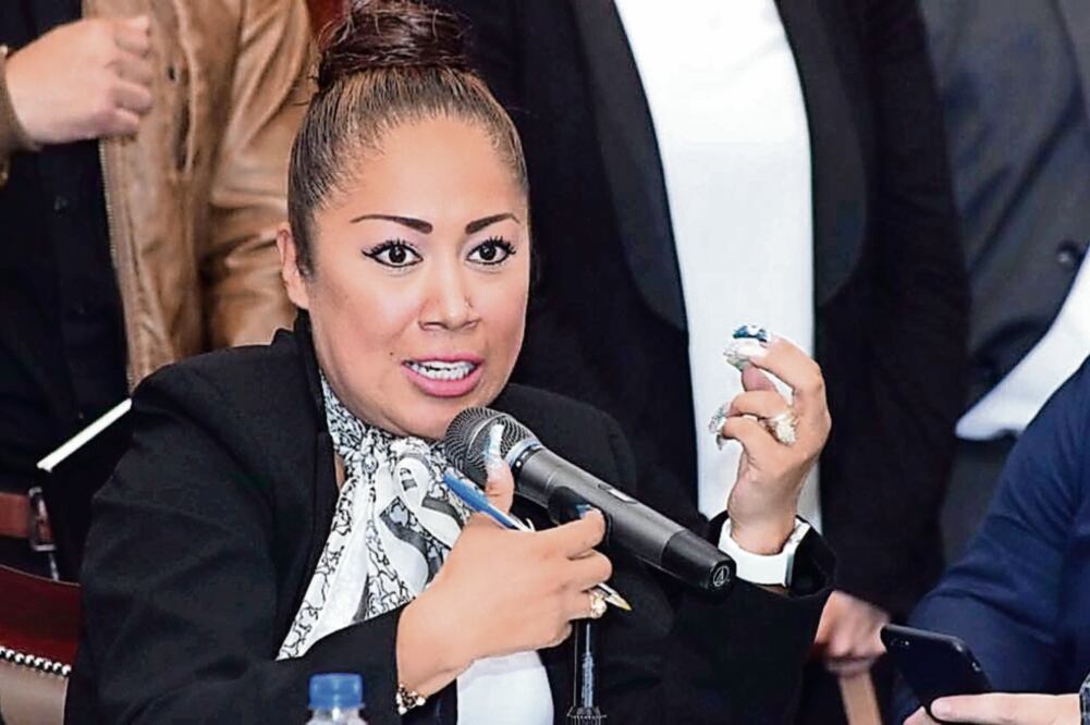 Pelean diputada y delgada del PRD