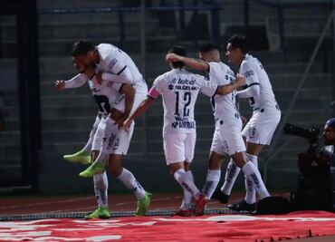 Pumas goleó al Atlas y aspira a Liguilla