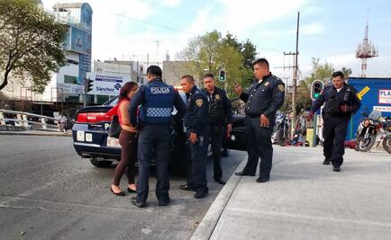 Policías impiden que mujer se arroje de puente en Viaducto