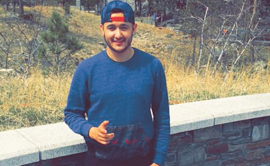 Este joven mexicano es el vocalista de su grupo musical de género grupero que se llama La Nueva Lealtad. (CORTESÍA KEVIN BUENO)