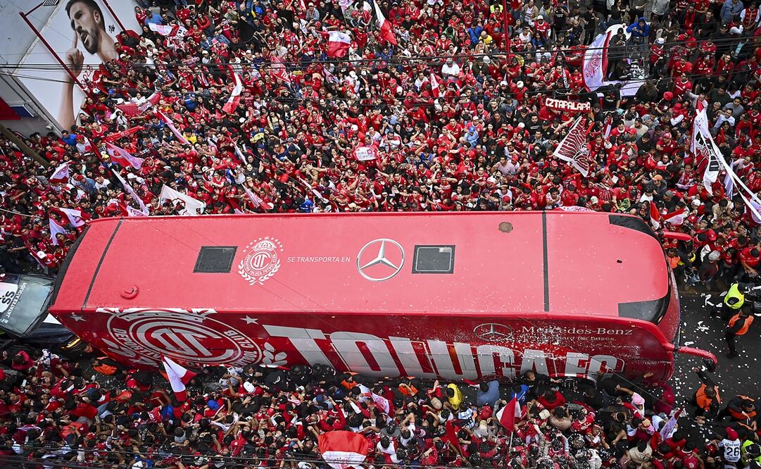 América y Toluca sufren para llegar al estadio Nemesio Díez / Foto: Imago7