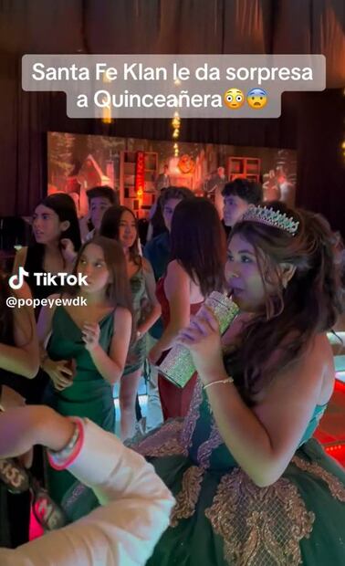 Santa Ke Klan sorprende a quinceañera