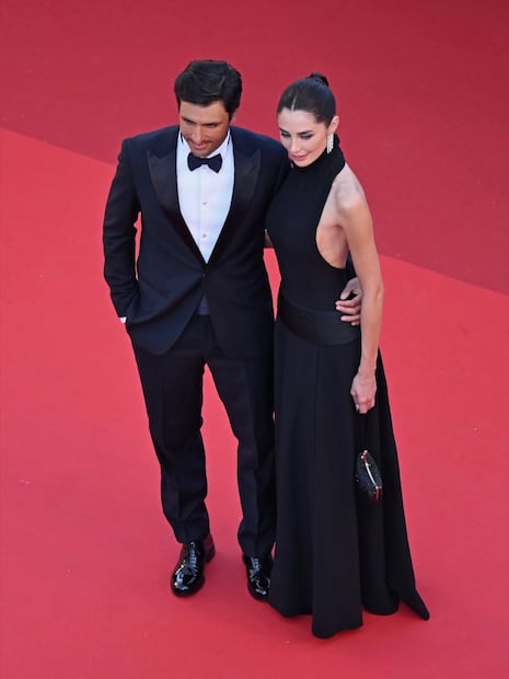 La pareja optó por looks negros. Foto: Instagram @rebeccadonaldson