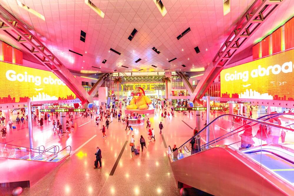 ‘Lamp Bear’, del artista Urs Fischer, forma parte del arte que exhibe el Aeropuerto Internacional de Hamad en Qatar. Foto: Istock