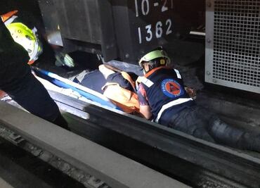 Rescatan a hombre de las vías en línea 7 del Metro; se arrojó al paso del convoy en la estación Mixcoac