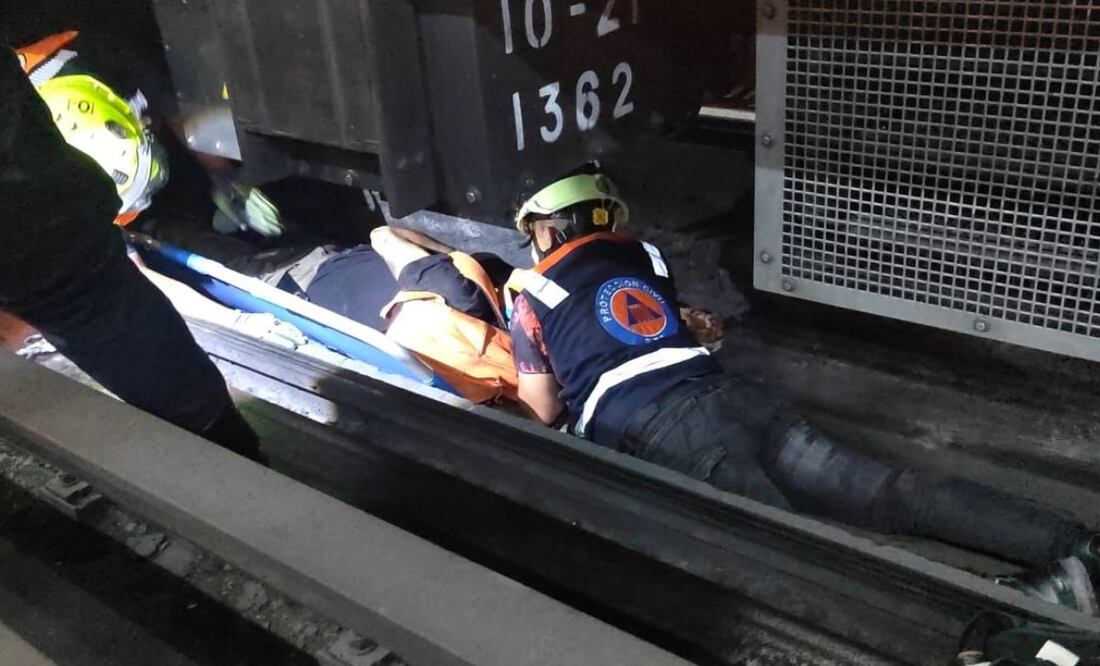 Rescatan a hombre de las vías de metro Mixcoac