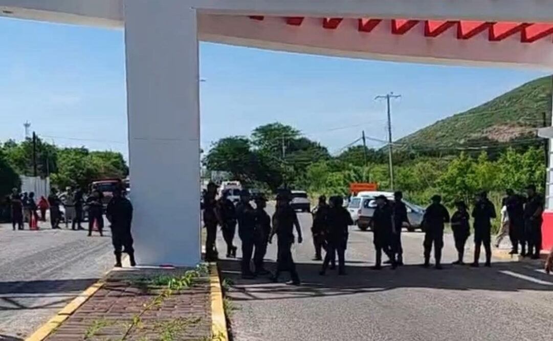 Policías de Ixtepec, Oaxaca, realizan bloquearon en el acceso a la comunidad (28/08/2025). Foto: Especial