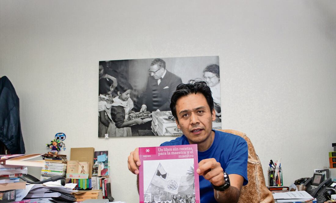 Director de Materiales Educativos de la Secretaría de Educación Pública (SEP), Marx Arriaga Navarro. Foto: de Francisco Rodríguez. El Universal