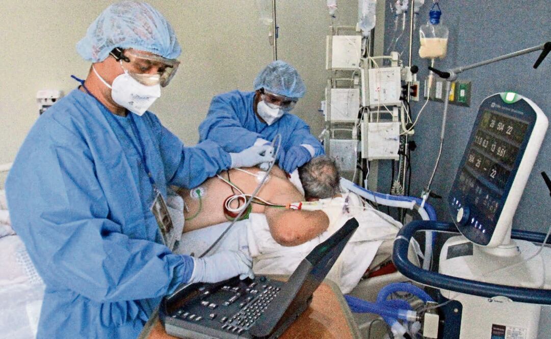 Healthcare workers have faced adversities such as the lack of PPE, equipment, and discrimination - Photo: Joebeth Terriquez/AP