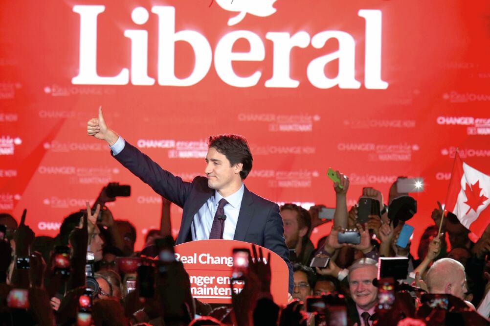El líder del Partido Liberal, Justin Trudeau, al dar su discurso anoche, en Monreal, Québec, tras conocerse los resultados que le dieron la victoria, en Canadá (CHRIS WATTIE. REUTERS)