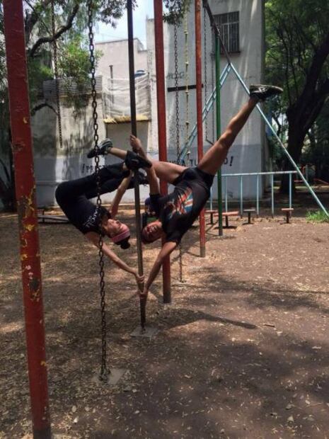 Celebran día nacional del pole dance urbano